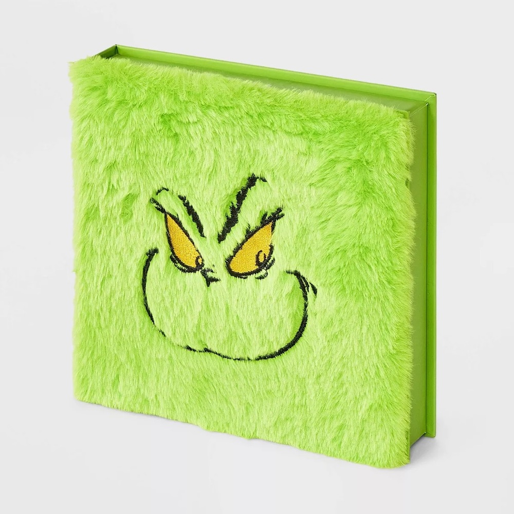 The Grinch nwt Furry Face Box of Cozy Embroidered Crew Socks - Green/Pink 4-10